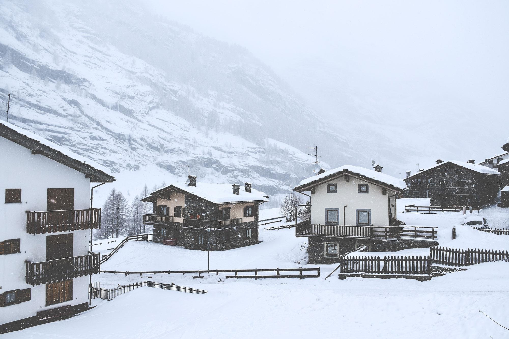 Chalets in de sneeuw